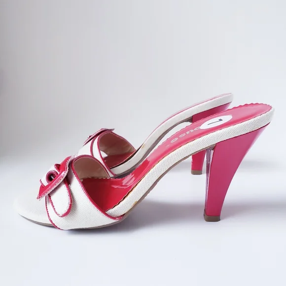 Vintage Dollhouse Cream and Red Slip-on Heels - Picture 4 of 16